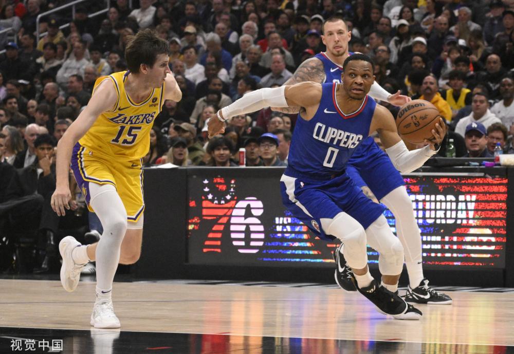 他在中场的 他在中场的