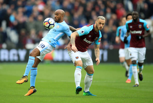 更是对他在 更是对他在